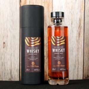 Sächsischer Whisky gereift in Ex Bourbon Fässer mit anschließendem Finish in Spätburgunder Fass