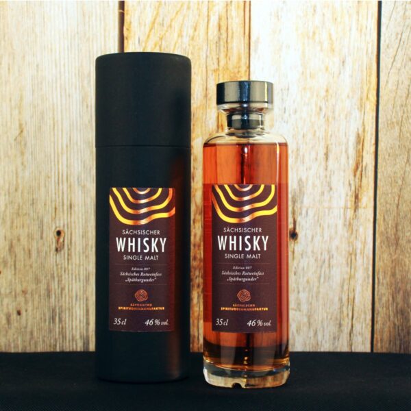 Sächsischer Whisky gereift in Ex Bourbon Fässer mit anschließendem Finish in Spätburgunder Fass