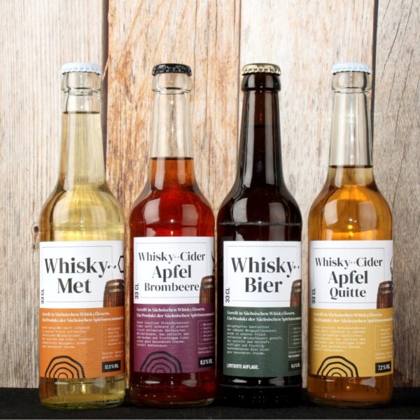 In unsere frisch entleerte Whiskyfässer hat Martin jeweils Met oder Cider schonend reifen lassen.