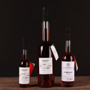 Genießen Sie den Himbeere-Fruchtlikör am besten pur oder zur Vollendung zu Süßspeisen oder Eisspeisen.