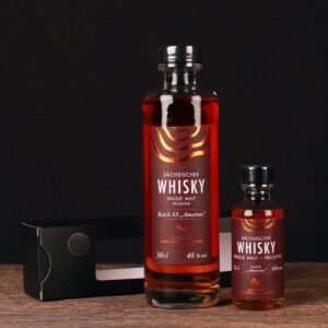 Whiskyflasche mit Amarone-Weinfassreifung, fruchtige Noten von roten Beeren, Trauben und dezenter Süße.